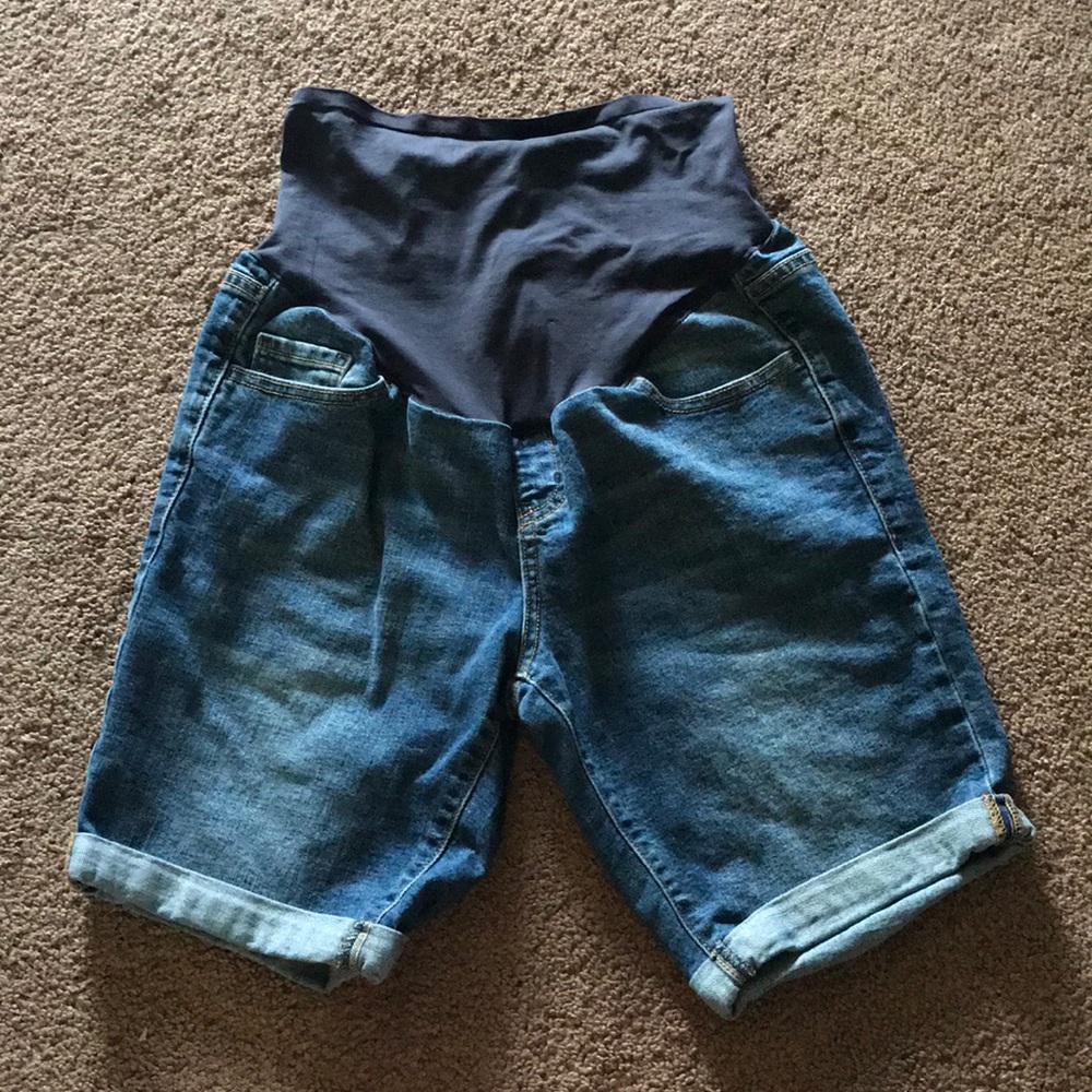 Maternity shorts